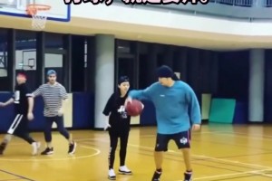 依然如此优雅！周董打球要求不多……就是要帅☺️